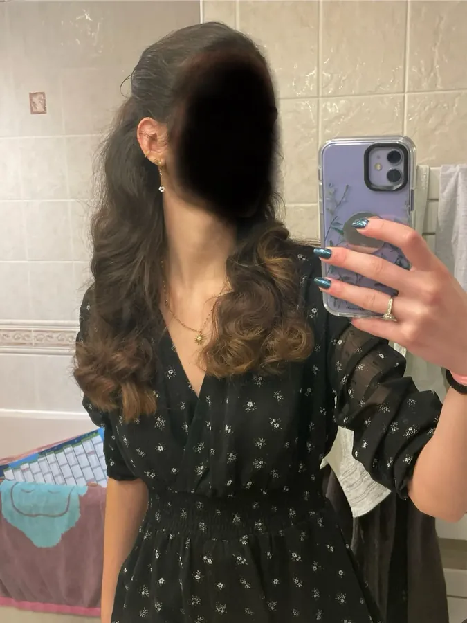 Long brunette hair in soft waves after the Classic Curling Rod, mirror selfie